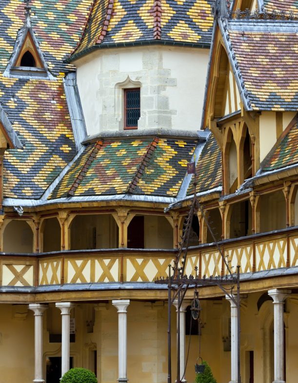 famous-hospice-in-beaune-burgundy-france-picture-id154294580